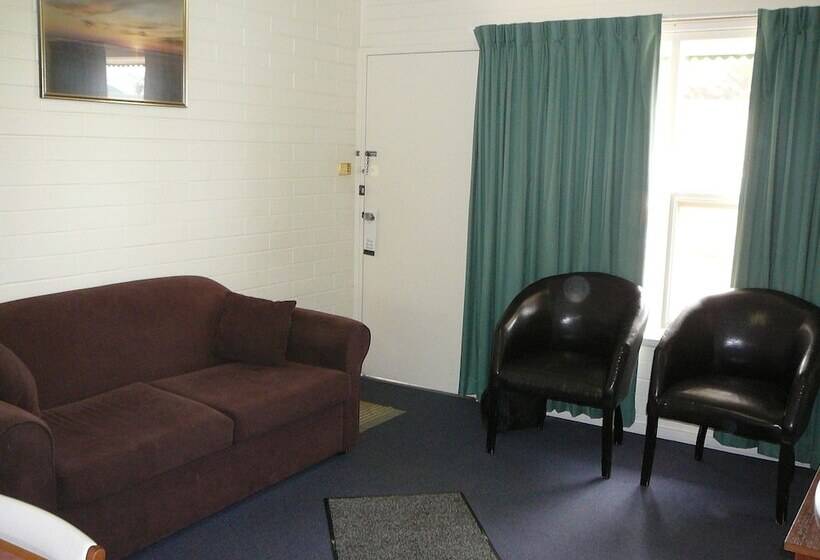 חדר משפחתי, Oval Motel   Murray Bridge