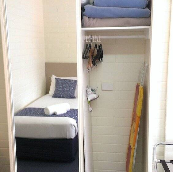 家庭间, Oval Motel   Murray Bridge
