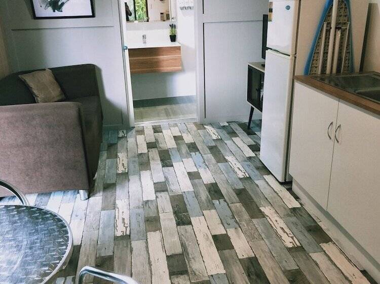 스탠다드 스튜디오, Oval Motel   Murray Bridge