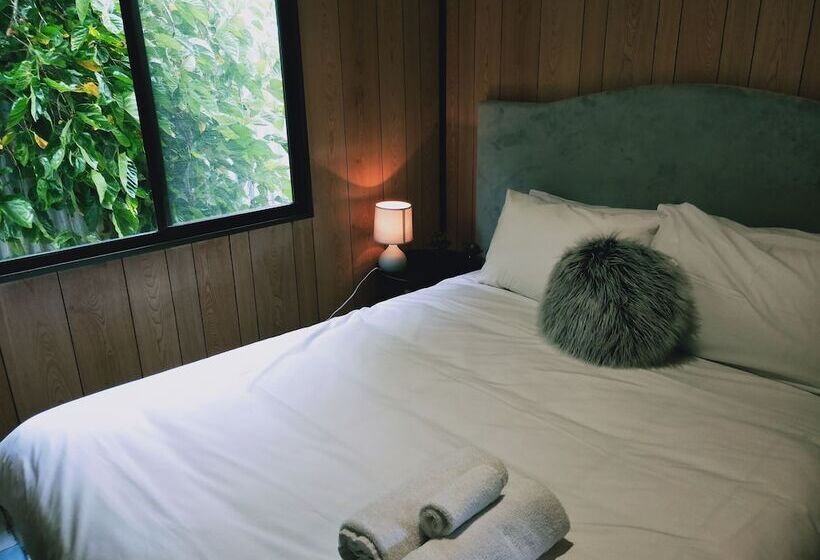 스탠다드 스튜디오, Oval Motel   Murray Bridge