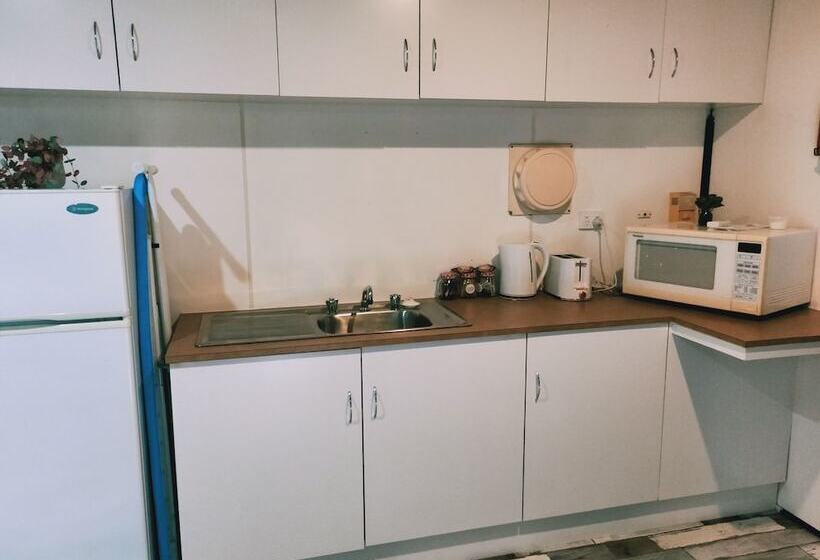 스탠다드 스튜디오, Oval Motel   Murray Bridge