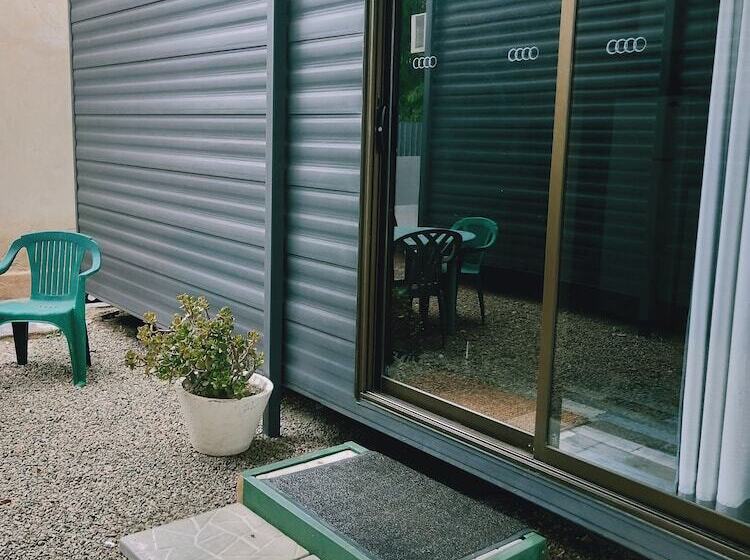 스탠다드 스튜디오, Oval Motel   Murray Bridge