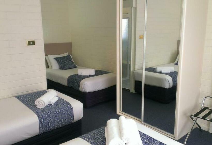 家庭间, Oval Motel   Murray Bridge