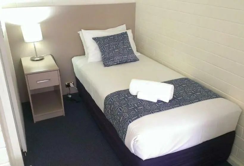 Perhehuone, Oval Motel Murray Bridge