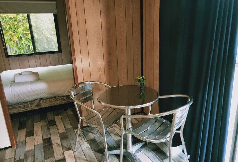 스탠다드 스튜디오, Oval Motel   Murray Bridge