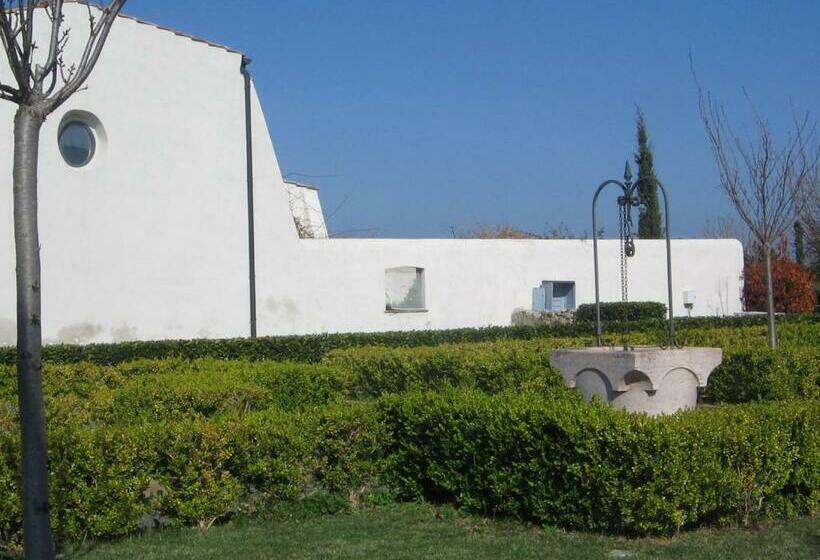 ‫فيلا غرفة نوم واحدة, Fonte Del Lupo