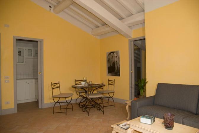 2 Szobás Apartman, Fonte Del Lupo