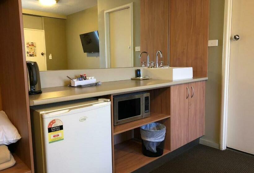 חדר סטנדרט, The Astor Hotel Motel