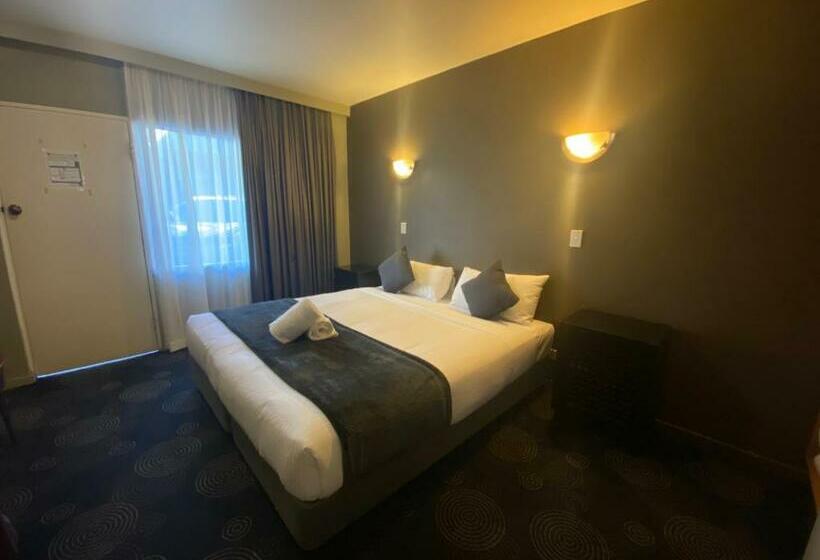 חדר פרמיום, The Astor Hotel Motel