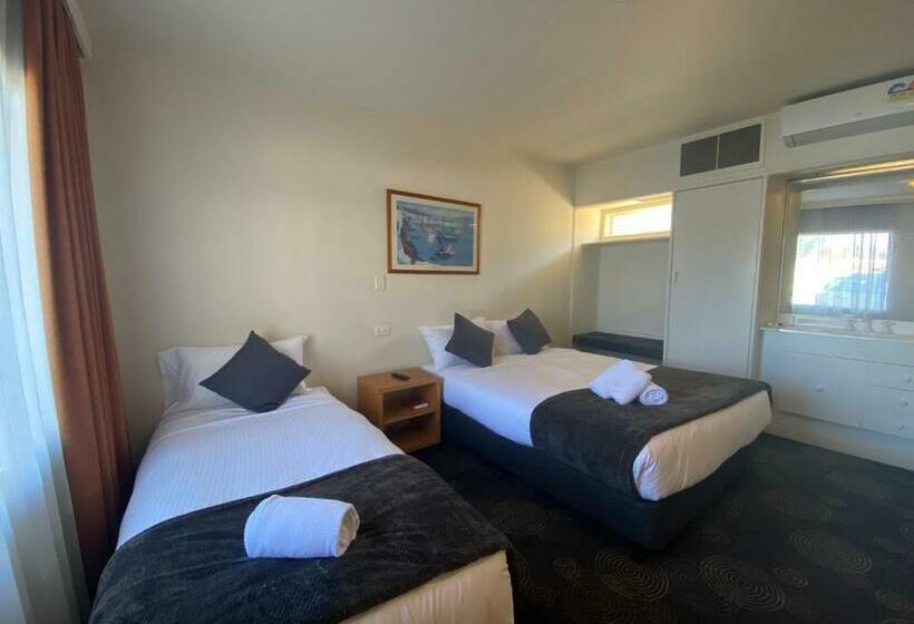 חדר סטנדרט, The Astor Hotel Motel