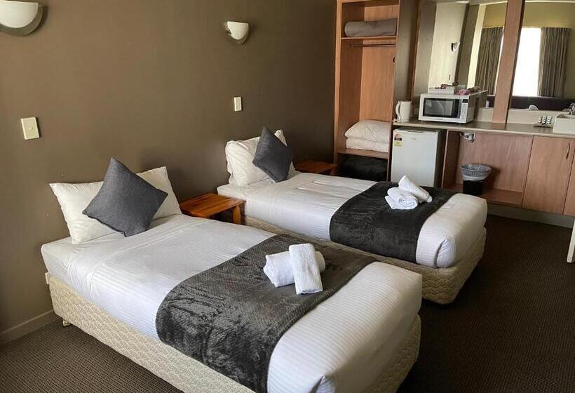 חדר פרמיום, The Astor Hotel Motel