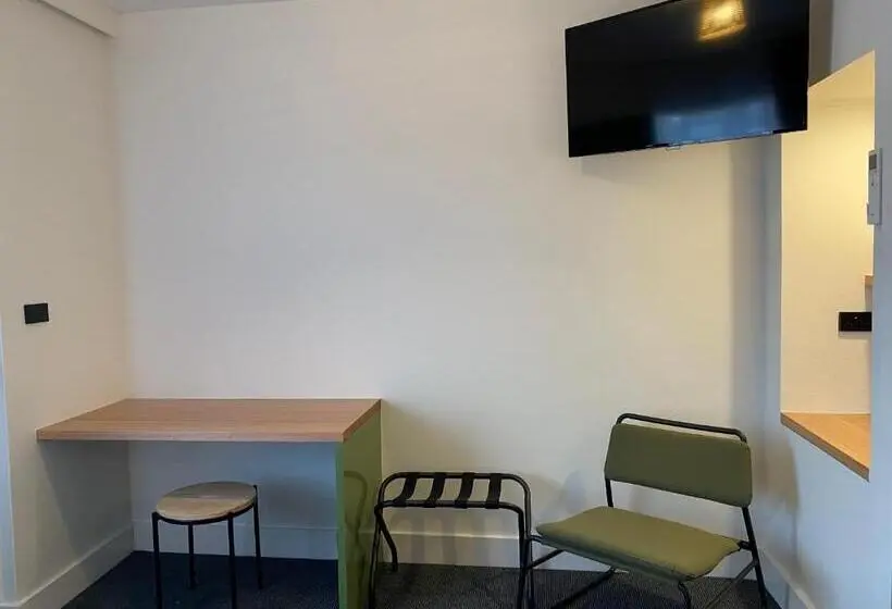 Premium Kolmen Hengen Huone, The Astor Hotel Motel