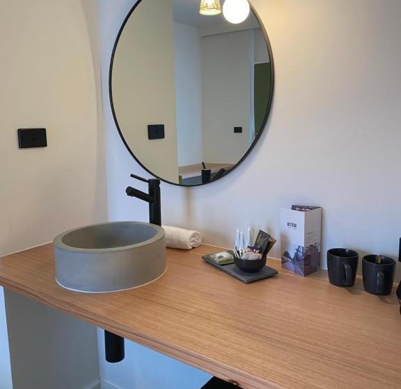 חדר פרמיום, The Astor Hotel Motel