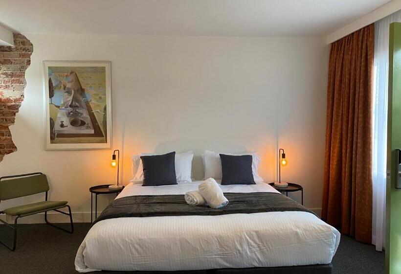 חדר פרמיום, The Astor Hotel Motel