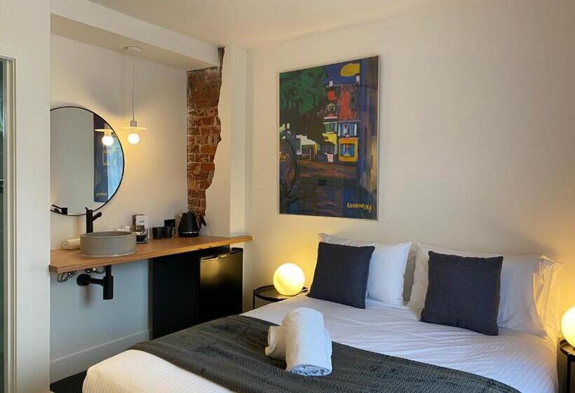 חדר פרמיום, The Astor Hotel Motel