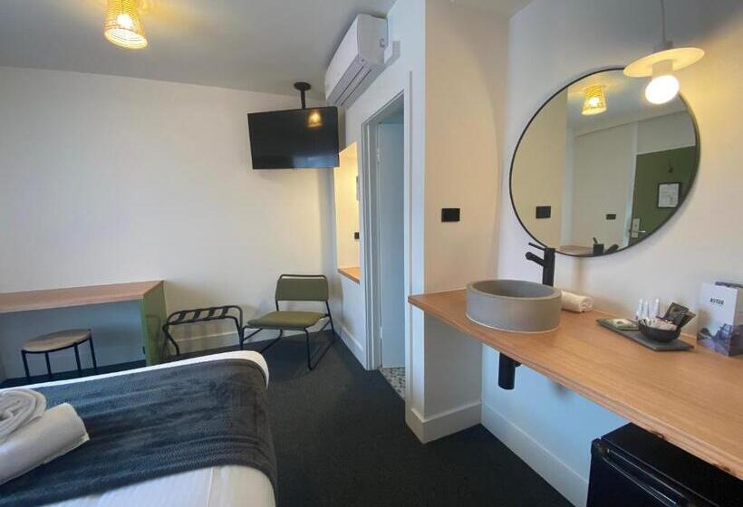 חדר פרמיום, The Astor Hotel Motel