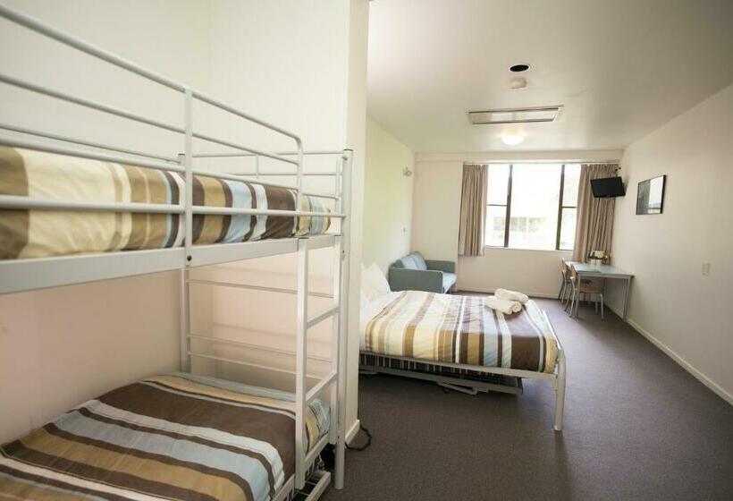 家庭间, The Village Canberra