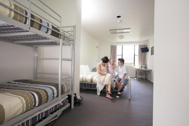 家庭间, The Village Canberra