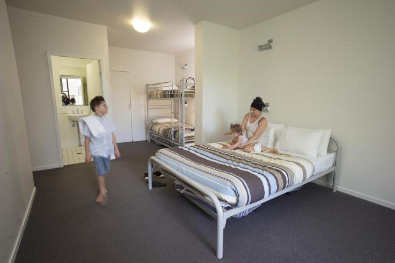 家庭间, The Village Canberra