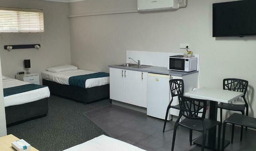 חדר משפחתי, Wynnum Anchor Motel