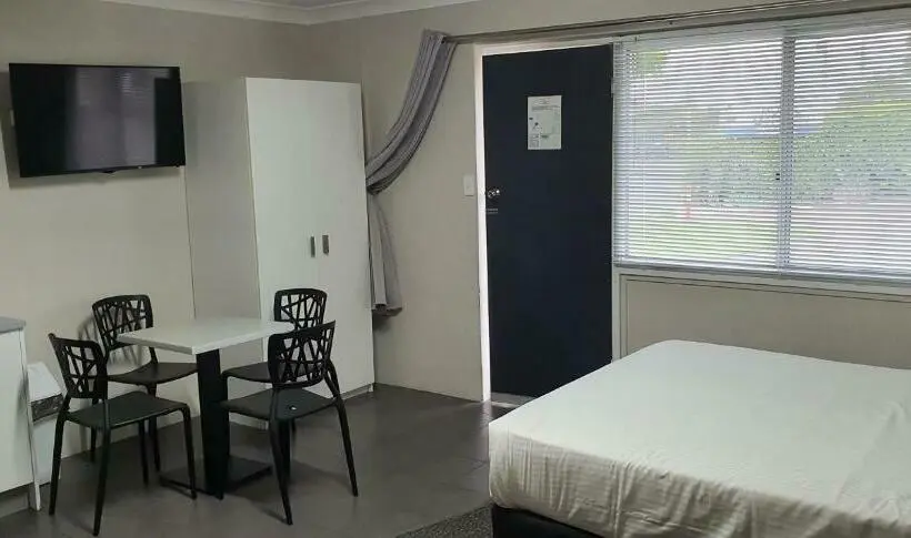 اتاق خانوادگی, Wynnum Anchor Motel