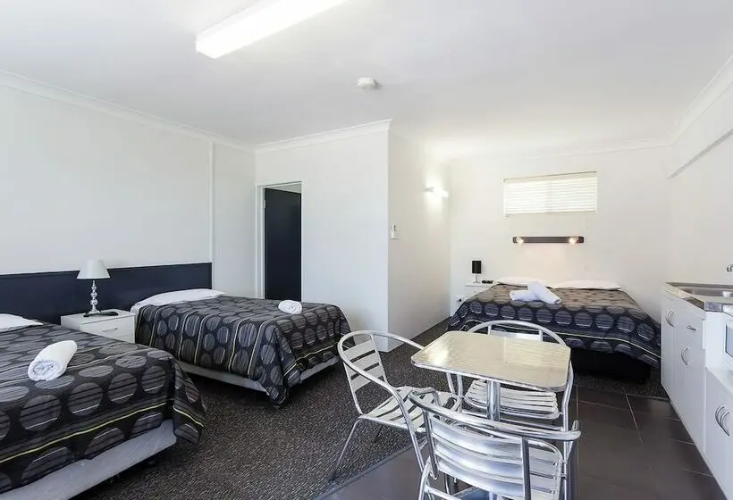 اتاق خانوادگی, Wynnum Anchor Motel