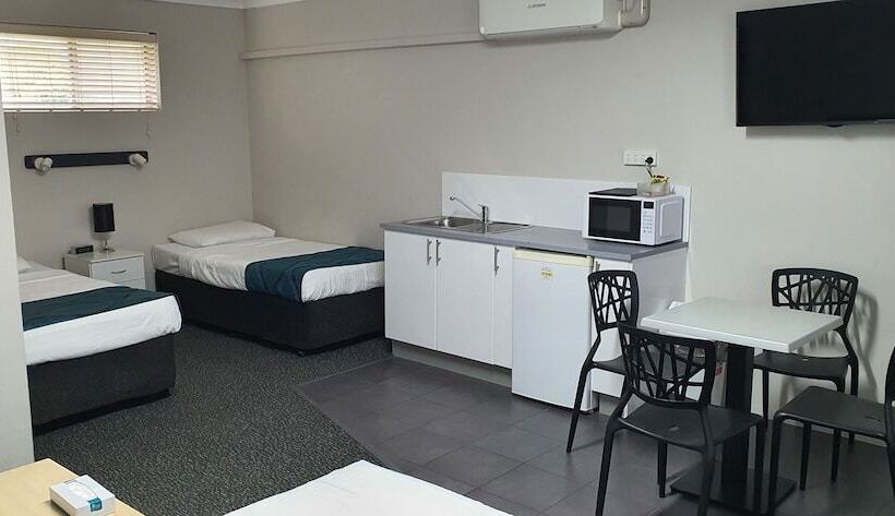 חדר משפחתי, Wynnum Anchor Motel