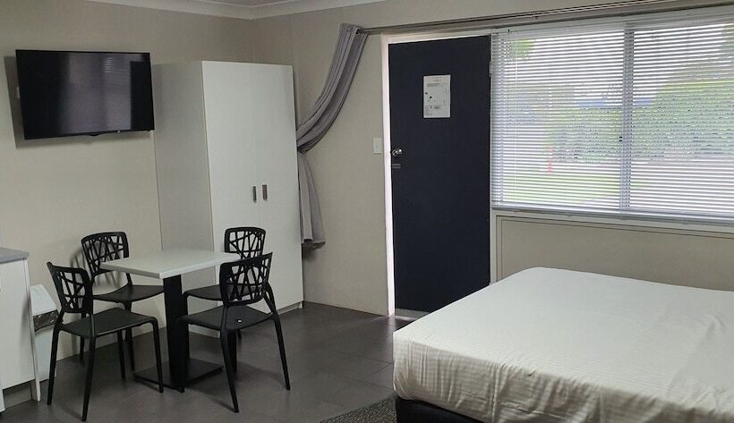 חדר משפחתי, Wynnum Anchor Motel