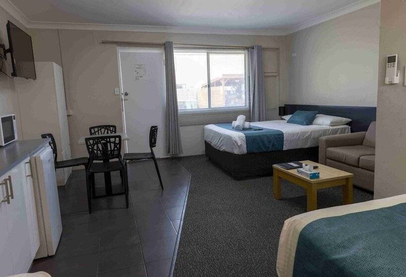 חדר משפחתי, Wynnum Anchor Motel