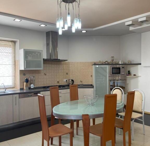 اتاق سوپریور با تخت بزرگ, Grand Villa In City Centre