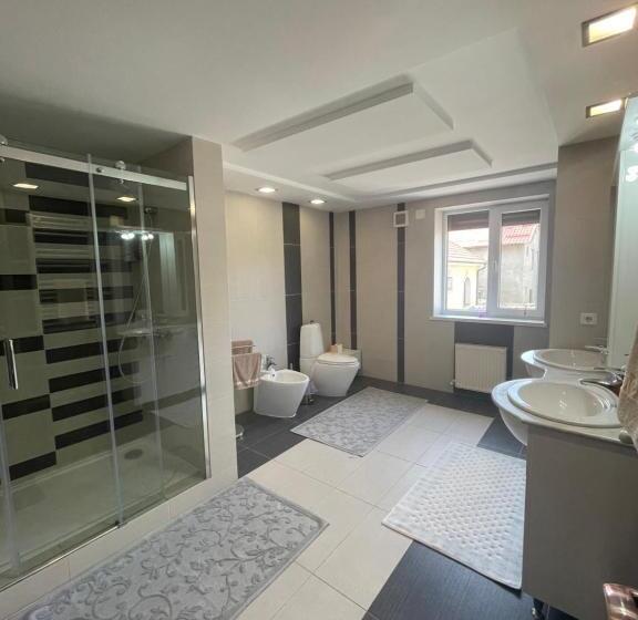 اتاق سوپریور با تخت بزرگ, Grand Villa In City Centre