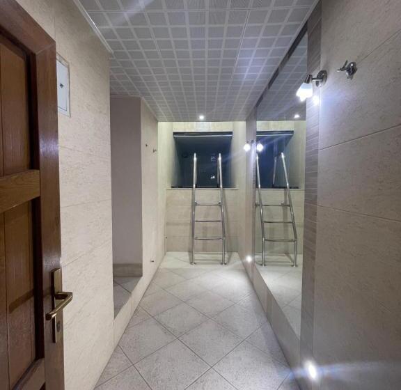 اتاق لوکس, Grand Villa In City Centre