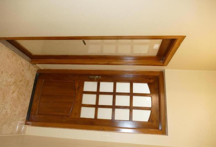 デラックスルーム, Fem S Nest