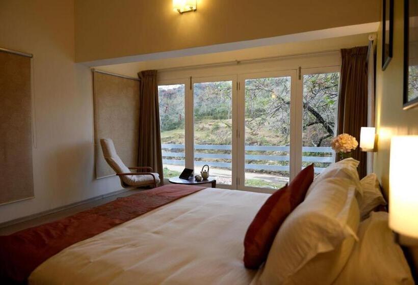 Quarto Deluxe, Akkandi Veedu Fairy Falls By Xacro