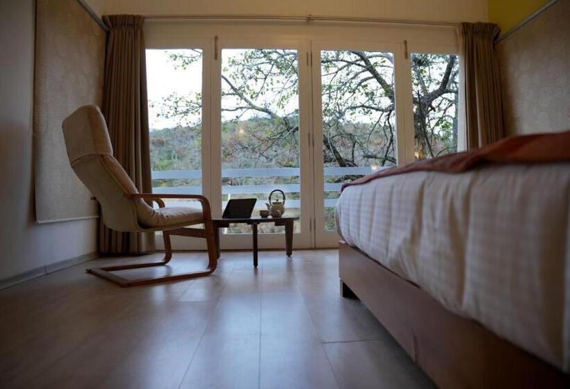 Quarto Deluxe, Akkandi Veedu Fairy Falls By Xacro