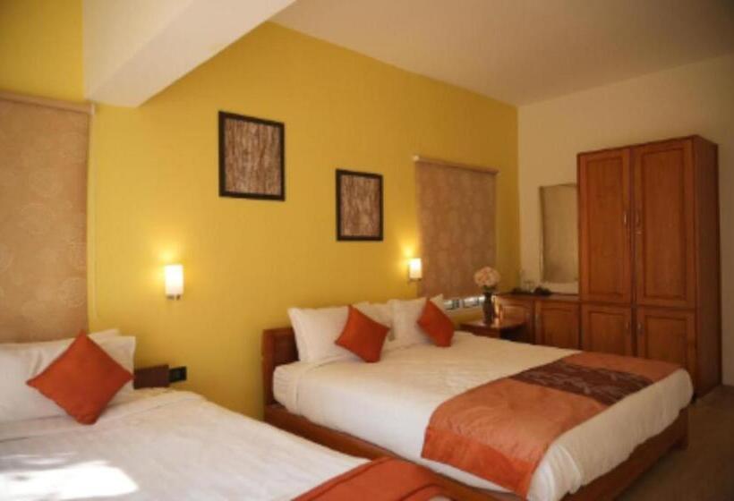 Quarto Deluxe, Akkandi Veedu Fairy Falls By Xacro