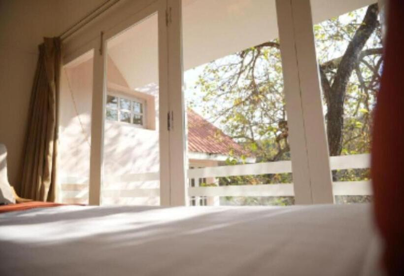 Quarto Deluxe, Akkandi Veedu Fairy Falls By Xacro