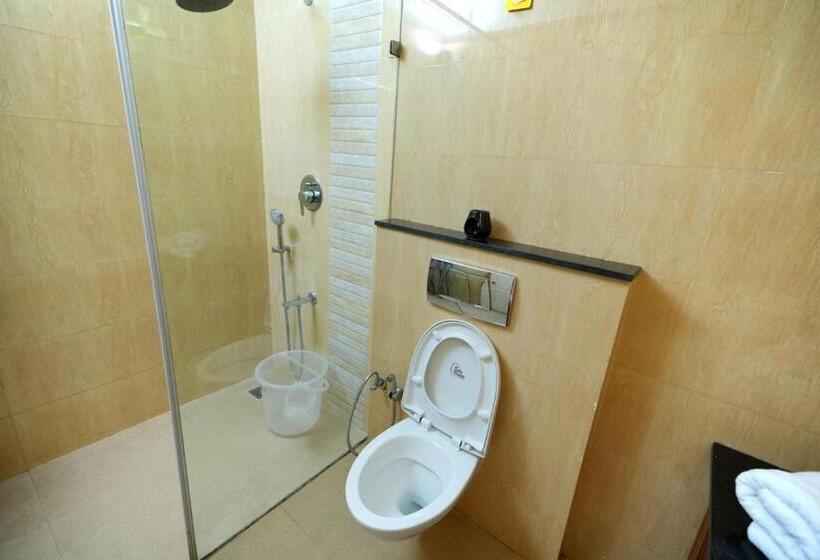 Quarto Estandar, Akkandi Veedu Fairy Falls By Xacro