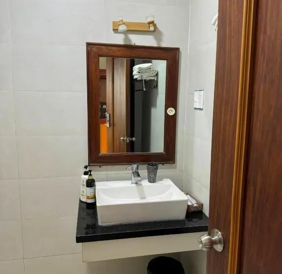 اتاق استاندارد, Hoàng Khiêm