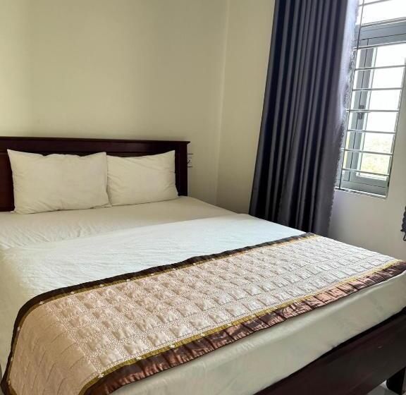 اتاق سوپریور, Hoàng Khiêm