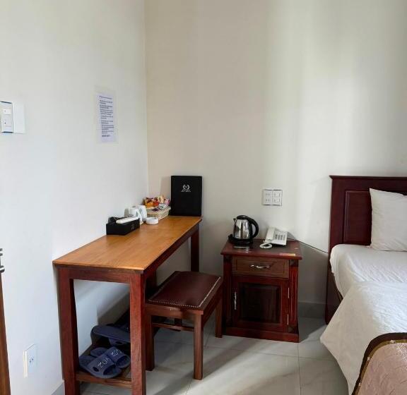 اتاق سوپریور, Hoàng Khiêm