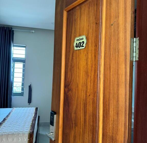 اتاق سوپریور, Hoàng Khiêm