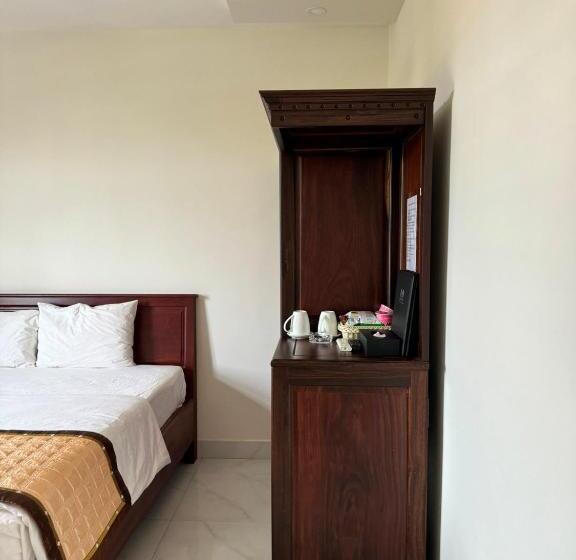 اتاق لوکس, Hoàng Khiêm