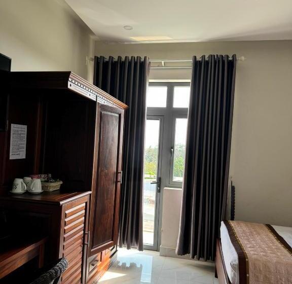 اتاق استاندارد سه تخته با بالکن, Hoàng Khiêm