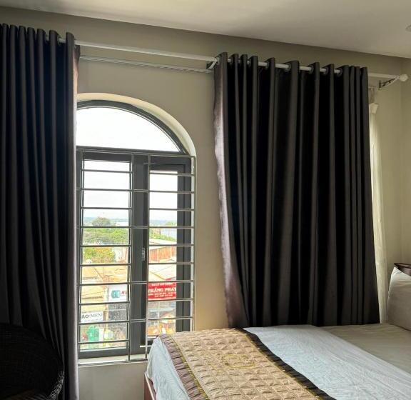 اتاق استاندارد سه نفره, Hoàng Khiêm