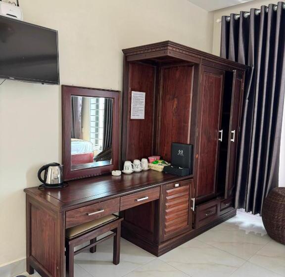 اتاق استاندارد سه نفره, Hoàng Khiêm