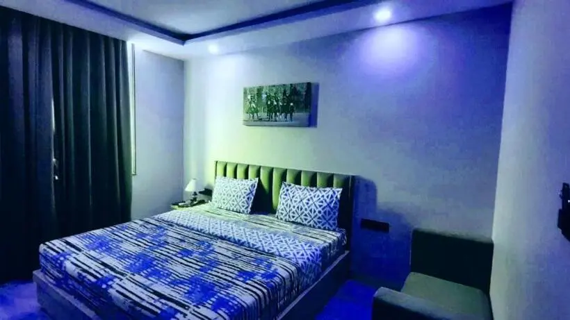 デラックスルーム, Tushar Group Of Hotels   Polo Inn Sez