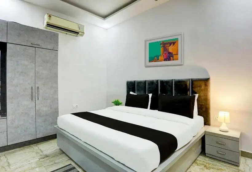 Classic Kolmen Hengen Huone, Oyo Flagship The Ashoka Hotel Restaurant And Banquet