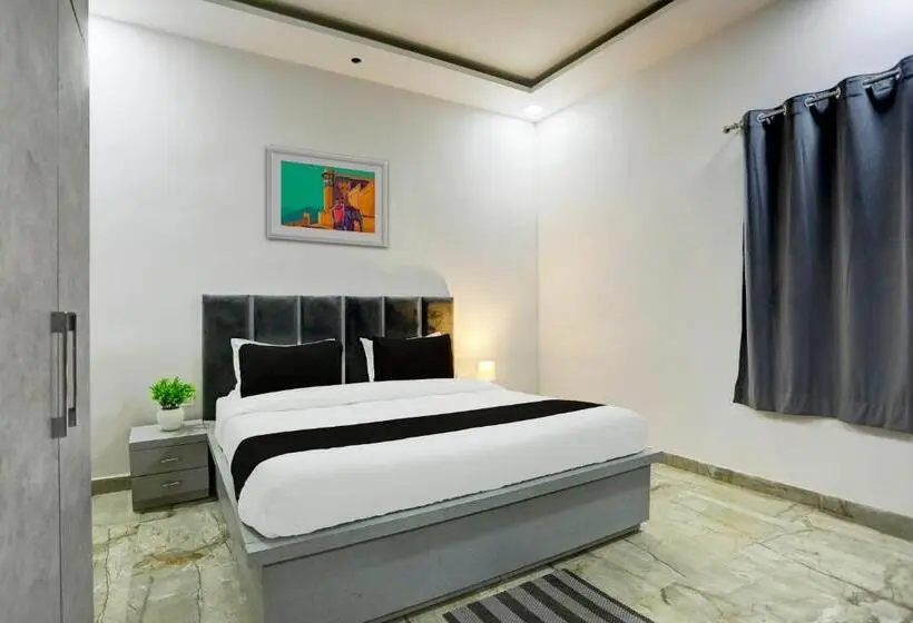 Classic Kolmen Hengen Huone, Oyo Flagship The Ashoka Hotel Restaurant And Banquet