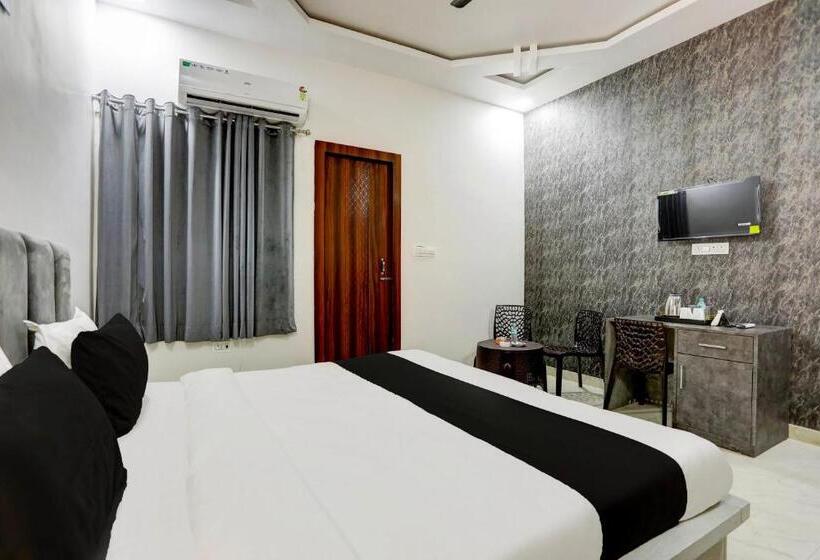 Трехместный Номер Классика, Oyo Flagship The Ashoka Hotel Restaurant And Banquet